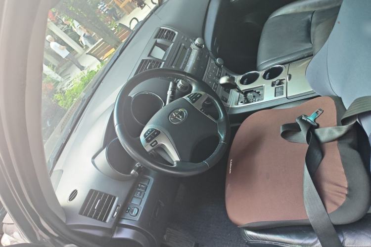 Used Toyota Highlander 2012 2.7L Two-Wheel Drive 7-Seater Luxury Edition Steering Wheel