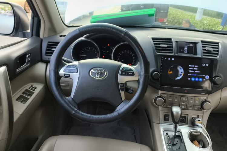 Used Toyota Highlander 2012 2.7L Two-Wheel Drive 7-Seater Ultimate Edition Steering Wheel