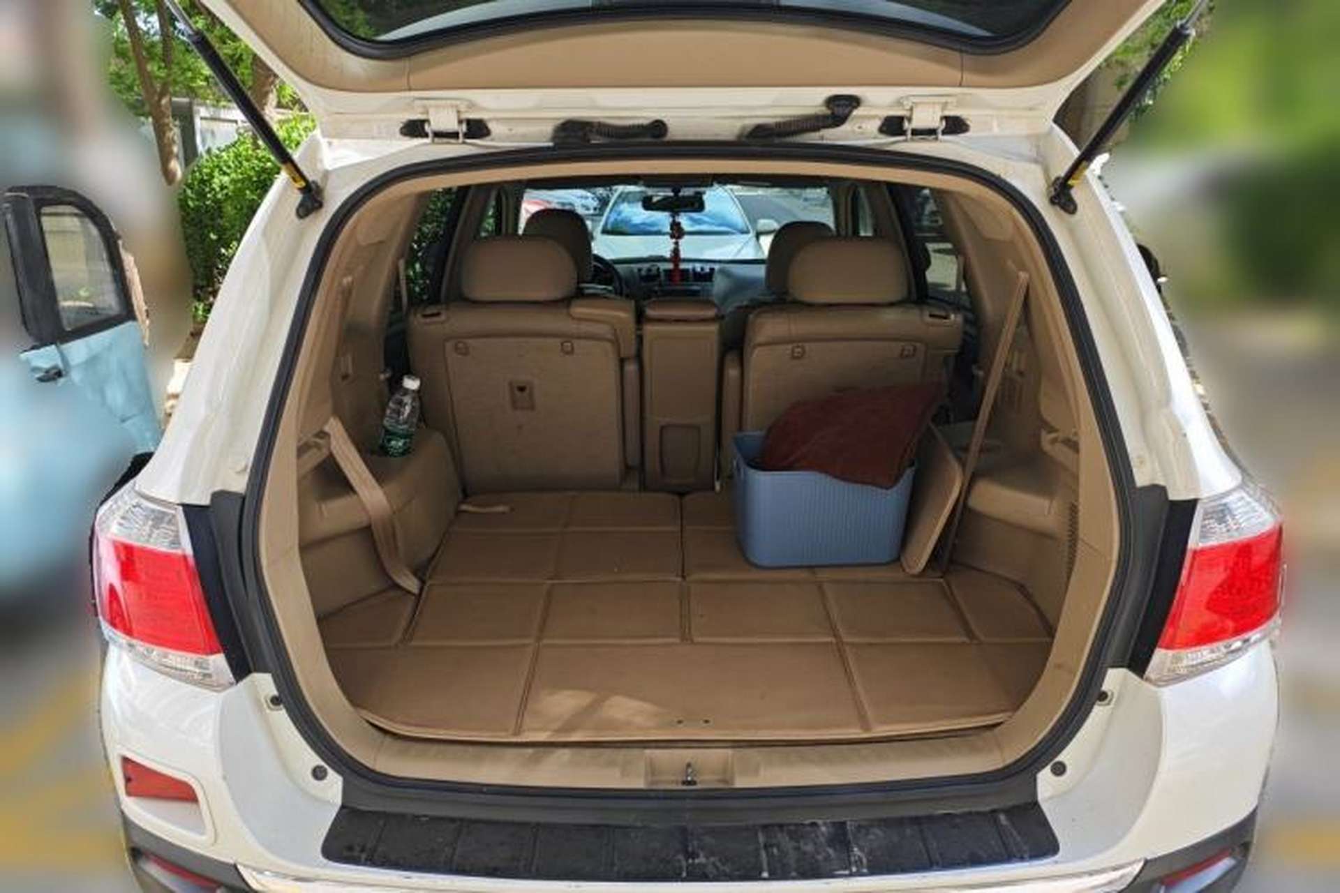 Used Toyota Highlander 2012 2.7L Two-Wheel Drive 7-Seater Luxury Edition Trunk