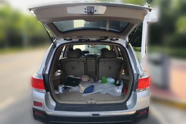 Used Toyota Highlander 2012 2.7L Two-Wheel Drive 7-Seater Ultimate Edition Trunk
