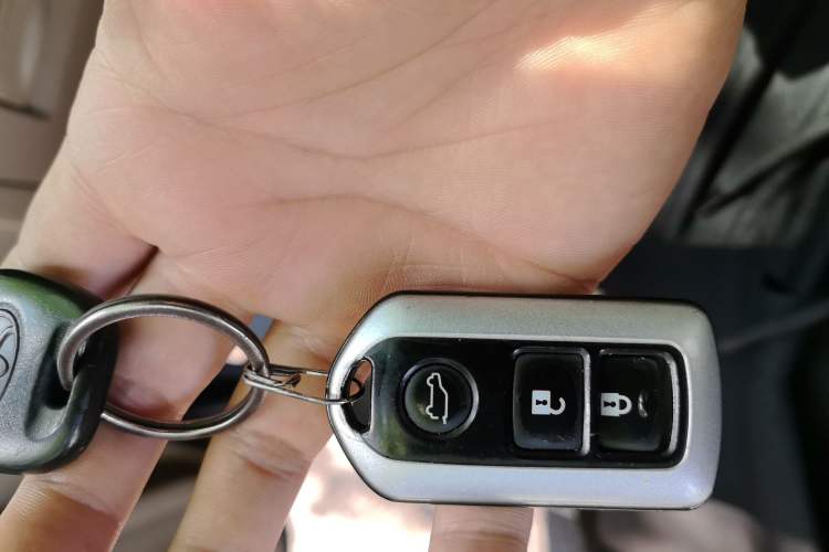 Used Toyota Highlander 2012 2.7L Two-Wheel Drive 7-Seater Luxury Navigation Edition Vehicle Key