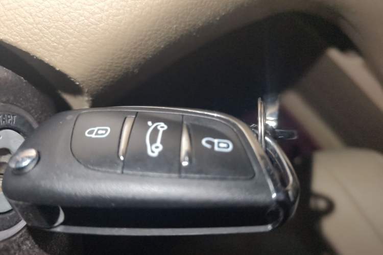 Used Toyota Highlander 2012 2.7L Two-Wheel Drive 7-Seater Elite Edition Vehicle Key