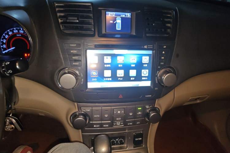 Used Toyota Highlander 2012 2.7L Two-Wheel Drive 7-Seater Luxury Edition Audio And AC Panel