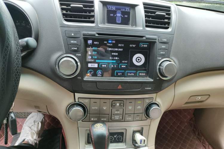 Used Toyota Highlander 2012 2.7L Two-Wheel Drive 7-Seater Luxury Edition Audio And AC Panel