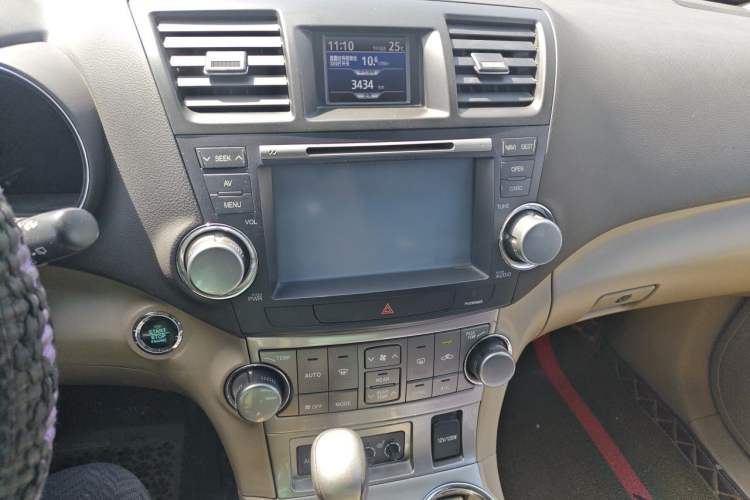 Used Toyota Highlander 2012 2.7L Two-Wheel Drive 7-Seater Luxury Edition Audio And AC Panel