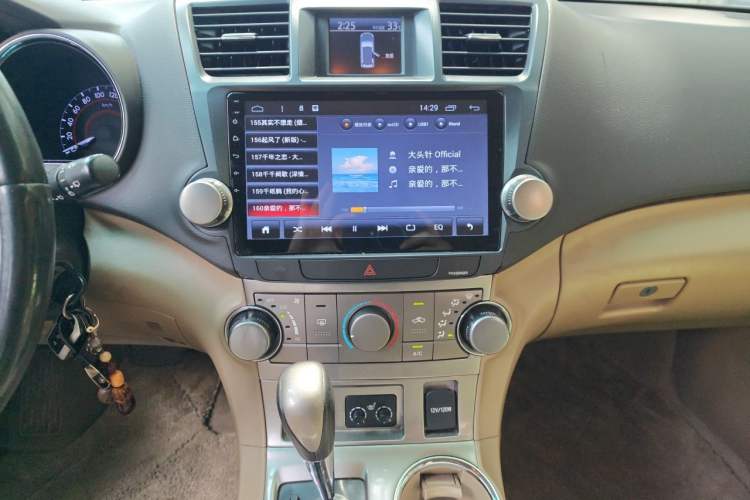 Used Toyota Highlander 2012 2.7L Two-Wheel Drive 5-Seater Sport Edition Audio And AC Panel