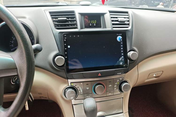 Used Toyota Highlander 2012 2.7L Two-Wheel Drive 7-Seater Elite Edition Audio And AC Panel