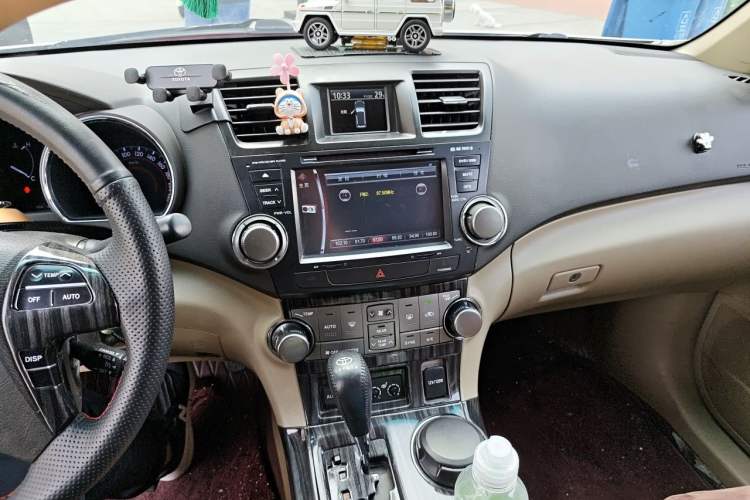 Used Toyota Highlander 2012 2.7L Two-Wheel Drive 7-Seater Luxury Edition Audio And AC Panel
