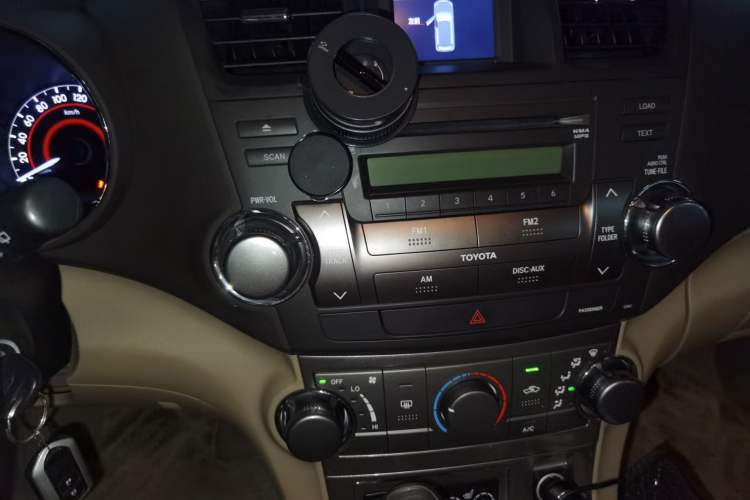 Used Toyota Highlander 2012 2.7L Two-Wheel Drive 5-Seater Sport Edition Audio And AC Panel