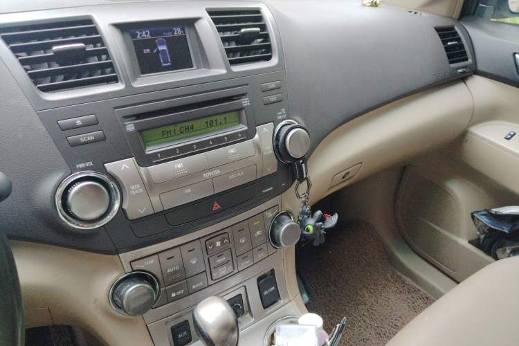 Used Toyota Highlander 2012 2.7L Two-Wheel Drive 7-Seater Luxury Edition Audio And AC Panel