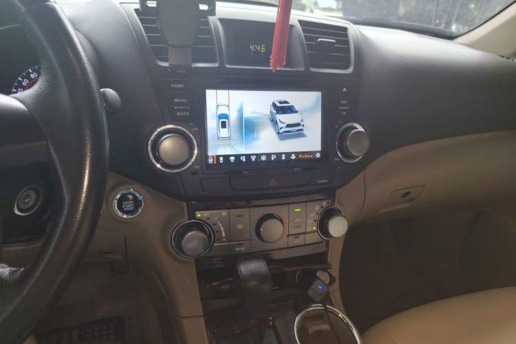 Used Toyota Highlander 2012 2.7L Two-Wheel Drive 7-Seater Elite Edition Audio And AC Panel
