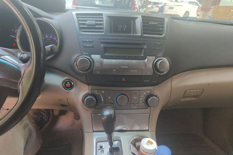 Used Toyota Highlander 2012 2.7L Two-Wheel Drive 7-Seater Elite Edition Audio And AC Panel