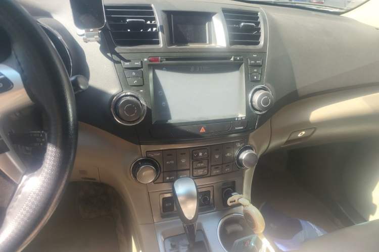 Used Toyota Highlander 2012 2.7L Two-Wheel Drive 7-Seater Luxury Edition Audio And AC Panel
