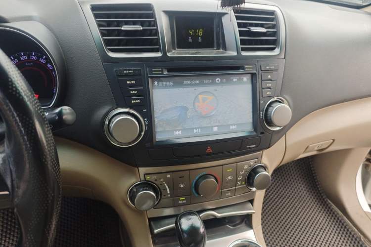 Used Toyota Highlander 2012 2.7L Two-Wheel Drive 7-Seater Elite Edition Audio And AC Panel