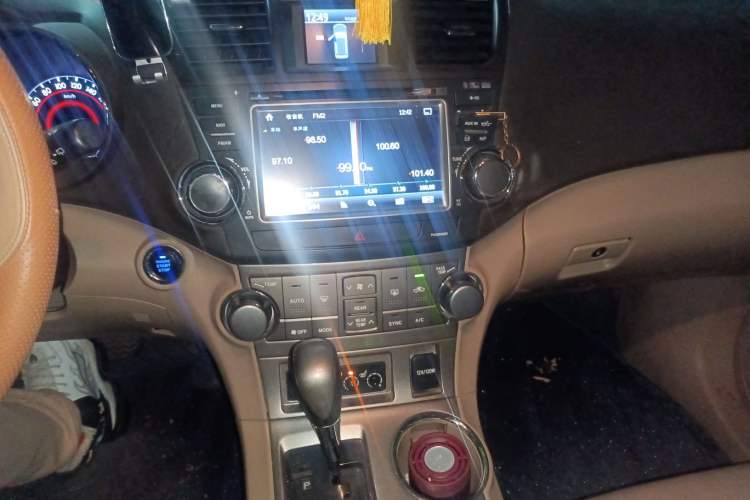 Used Toyota Highlander 2012 2.7L Two-Wheel Drive 7-Seater Luxury Edition Audio And AC Panel