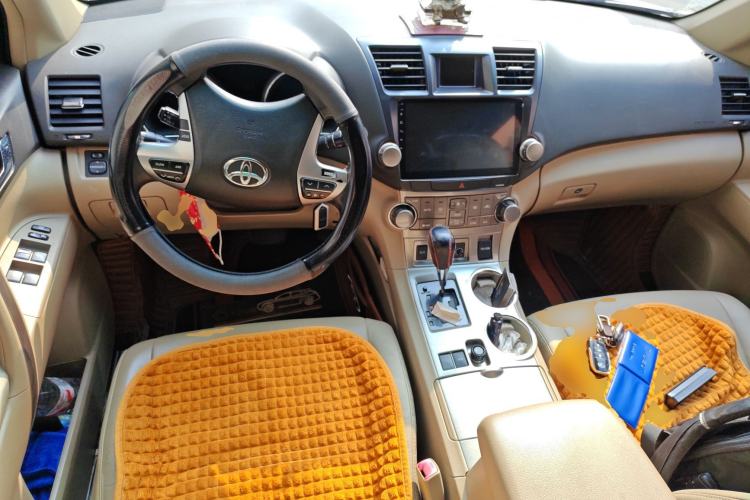 Used Toyota Highlander 2012 2.7L Two-Wheel Drive 7-Seater Luxury Edition Center Console