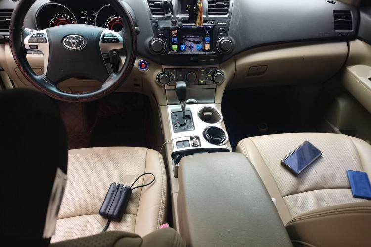 Used Toyota Highlander 2012 2.7L 2WD 5-Seater Elite Edition Center Console