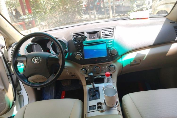 Used Toyota Highlander 2012 2.7L 2WD 5-Seater Elite Edition Center Console