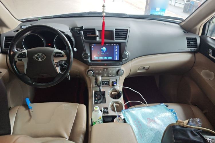 Used Toyota Highlander 2012 2.7L Two-Wheel Drive 7-Seater Luxury Edition Center Console