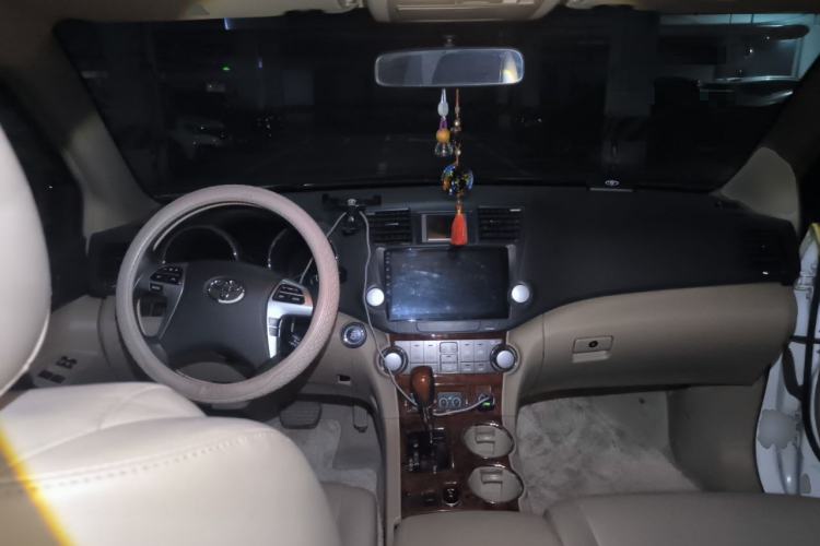 Used Toyota Highlander 2012 2.7L Two-Wheel Drive 7-Seater Luxury Edition Center Console