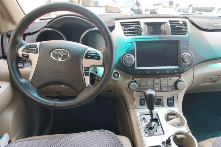 Used Toyota Highlander 2012 2.7L Two-Wheel Drive 7-Seater Luxury Edition Center Console