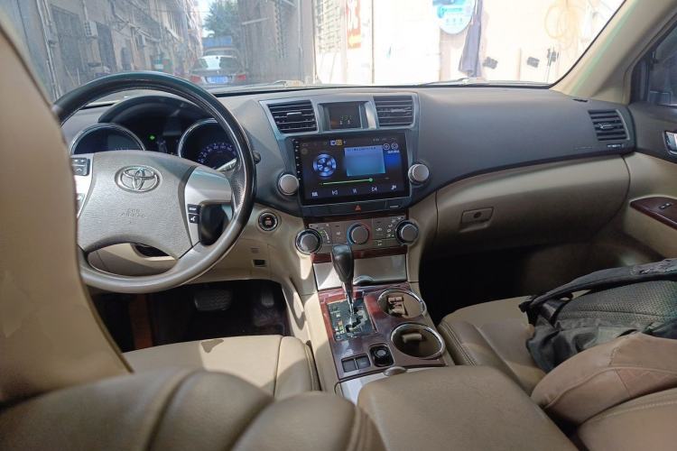 Used Toyota Highlander 2012 2.7L 2WD 5-Seater Elite Edition Center Console