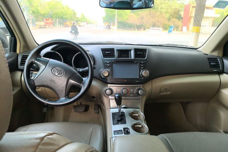Used Toyota Highlander 2012 2.7L 2WD 5-Seater Elite Edition Center Console