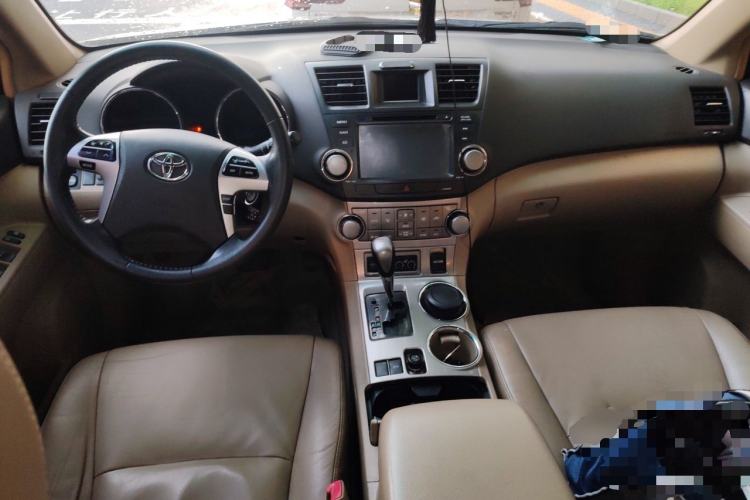 Used Toyota Highlander 2012 2.7L Two-Wheel Drive 7-Seater Luxury Edition Center Console