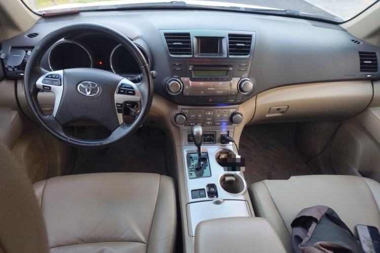 Used Toyota Highlander 2012 2.7L Two-Wheel Drive 7-Seater Luxury Edition Center Console