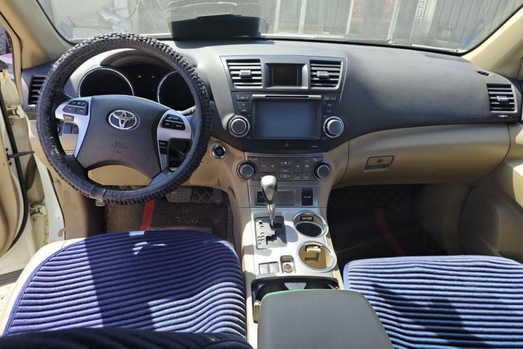 Used Toyota Highlander 2012 2.7L Two-Wheel Drive 7-Seater Luxury Edition Center Console
