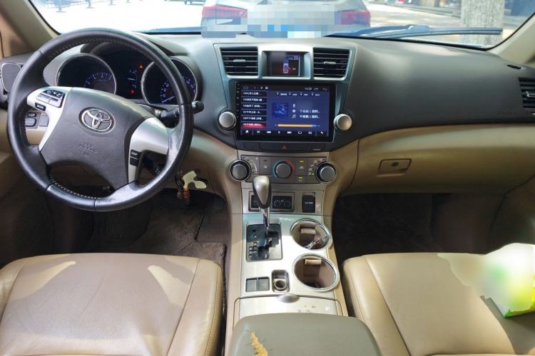 Used Toyota Highlander 2012 2.7L Two-Wheel Drive 5-Seater Sport Edition Center Console