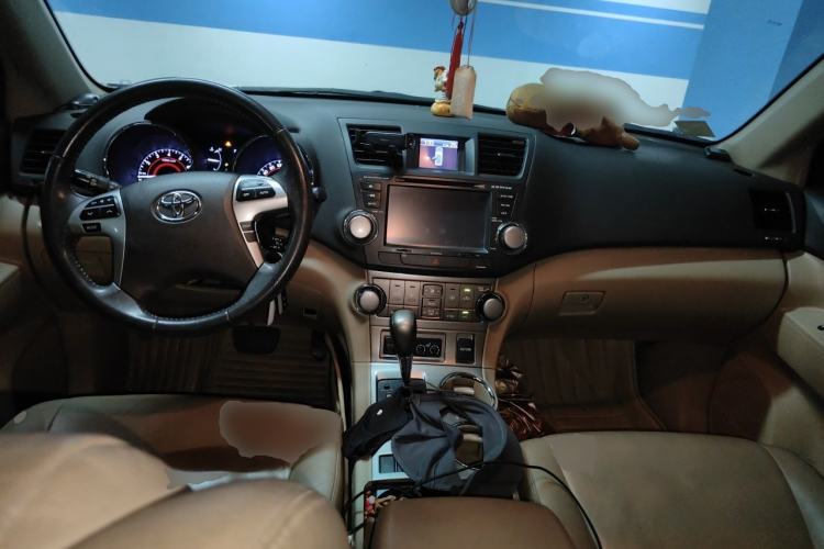 Used Toyota Highlander 2012 2.7L Two-Wheel Drive 7-Seater Luxury Edition Center Console