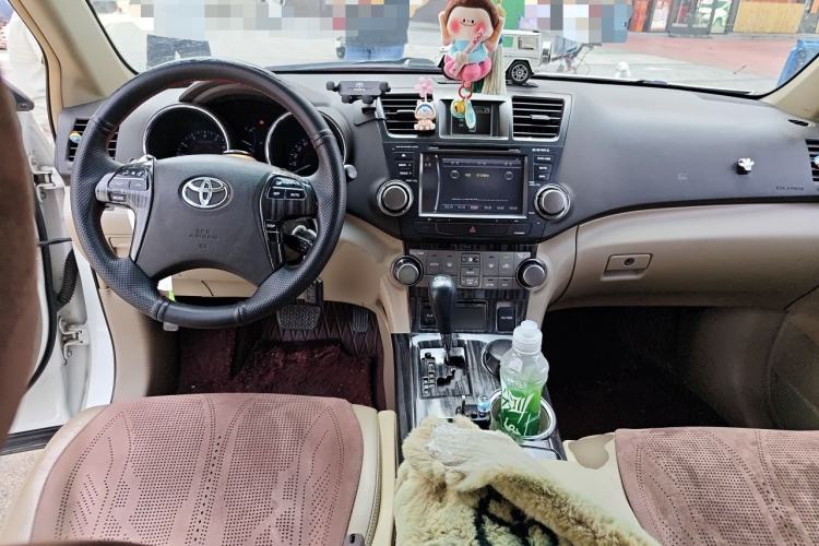 Used Toyota Highlander 2012 2.7L Two-Wheel Drive 7-Seater Luxury Edition Center Console