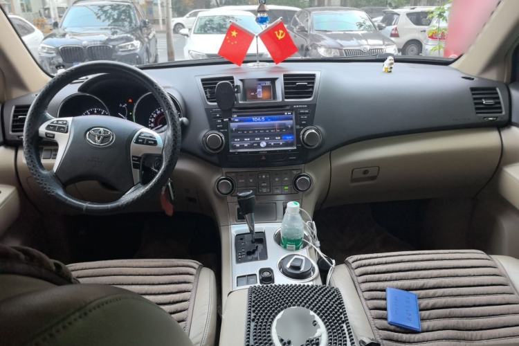 Used Toyota Highlander 2012 2.7L Two-Wheel Drive 7-Seater Luxury Edition Center Console