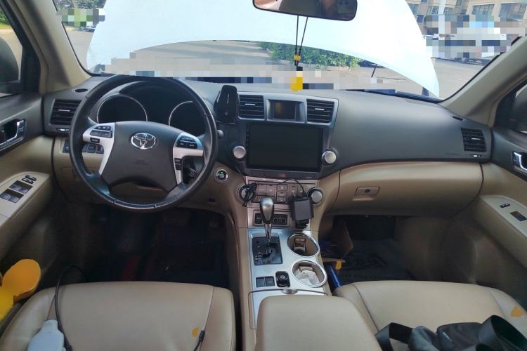 Used Toyota Highlander 2012 2.7L Two-Wheel Drive 7-Seater Luxury Edition Center Console