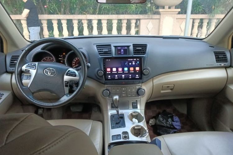 Used Toyota Highlander 2012 2.7L Two-Wheel Drive 7-Seater Luxury Edition Center Console