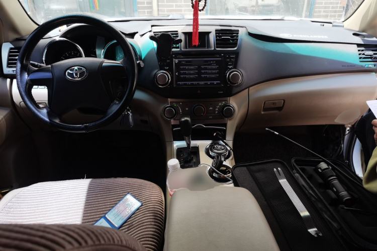 Used Toyota Highlander 2012 2.7L 2WD 5-Seater Elite Edition Center Console
