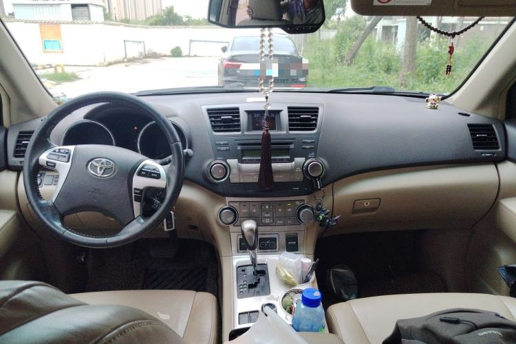 Used Toyota Highlander 2012 2.7L Two-Wheel Drive 7-Seater Luxury Edition Center Console