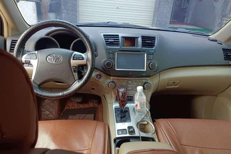 Used Toyota Highlander 2012 3.5L 4x4 7-Seater Luxury Edition with Navigation Center Console