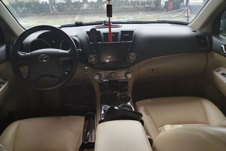 Used Toyota Highlander 2012 2.7L Two-Wheel Drive 7-Seater Elite Edition Center Console
