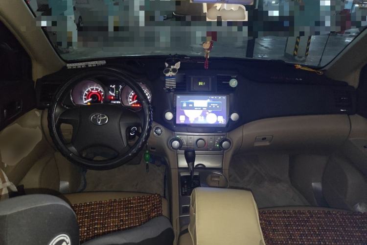 Used Toyota Highlander 2012 2.7L Two-Wheel Drive 7-Seater Elite Edition Center Console