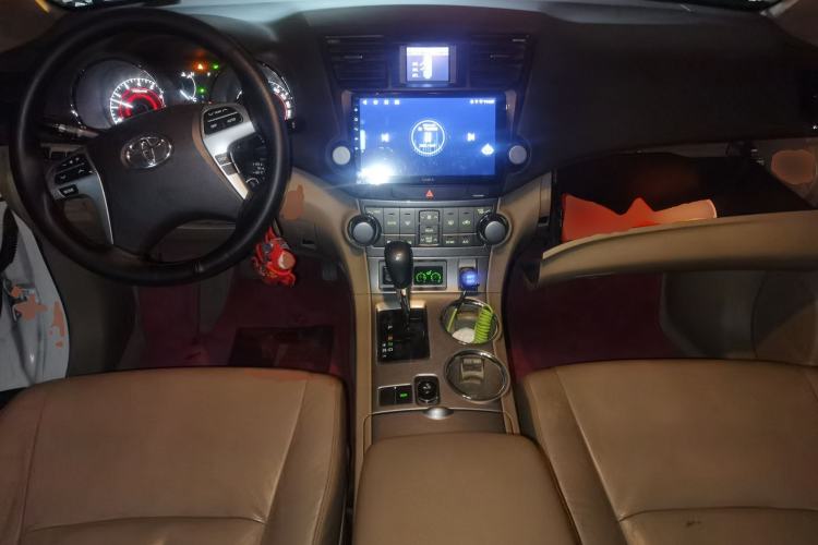 Used Toyota Highlander 2012 2.7L Two-Wheel Drive 7-Seater Luxury Edition Center Console