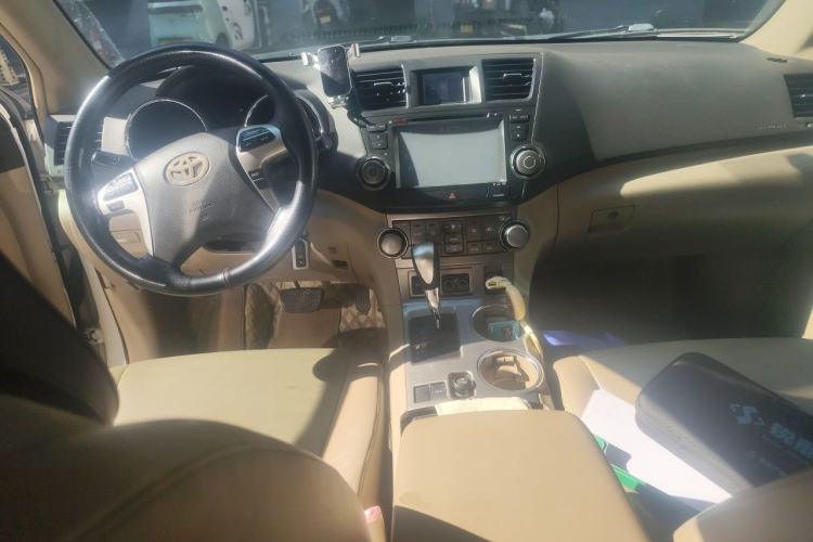 Used Toyota Highlander 2012 2.7L Two-Wheel Drive 7-Seater Luxury Edition Center Console