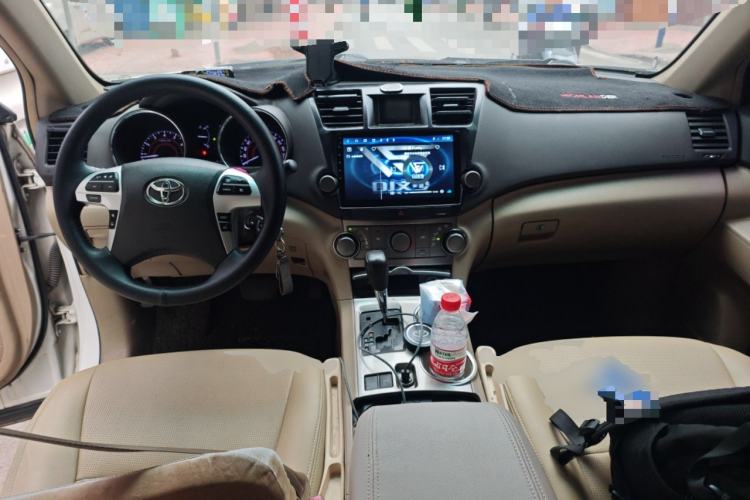 Used Toyota Highlander 2012 2.7L Two-Wheel Drive 7-Seater Elite Edition Center Console