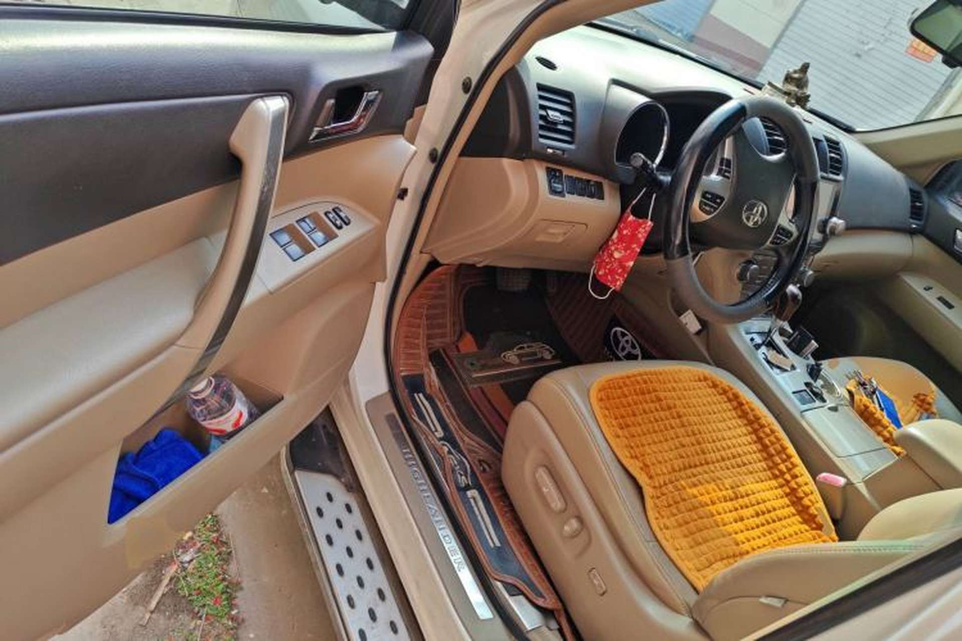 Used Toyota Highlander 2012 2.7L Two-Wheel Drive 7-Seater Luxury Edition Driver Seat