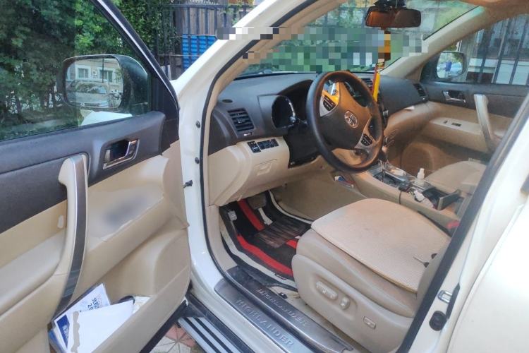 Used Toyota Highlander 2012 2.7L Two-Wheel Drive 7-Seater Luxury Edition Driver Seat