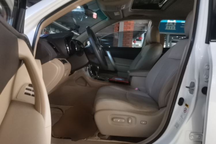 Used Toyota Highlander 2012 2.7L Two-Wheel Drive 7-Seater Luxury Edition Driver Seat