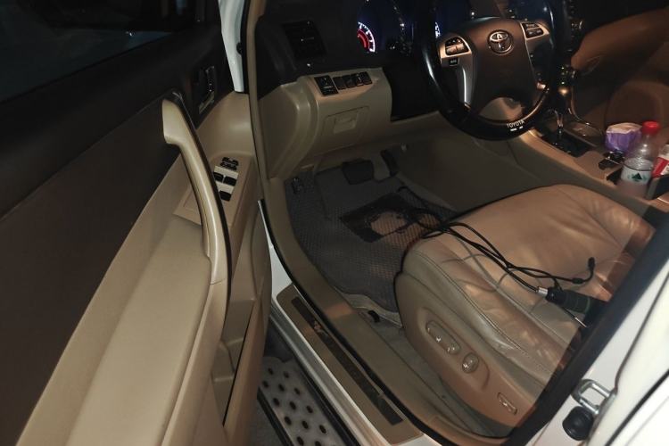 Used Toyota Highlander 2012 2.7L Two-Wheel Drive 7-Seater Luxury Edition Driver Seat