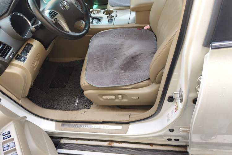 Used Toyota Highlander 2012 2.7L Two-Wheel Drive 7-Seater Luxury Edition Driver Seat