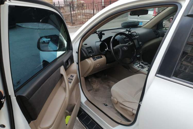 Used Toyota Highlander 2012 2.7L Two-Wheel Drive 7-Seater Elite Edition Driver Seat